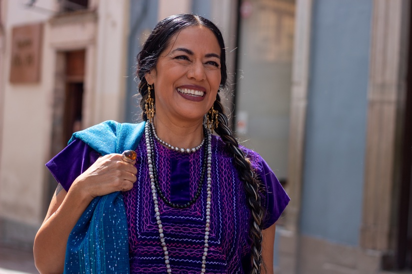 Lila Downs ofrece un tributo a las personas que nos dan identidad