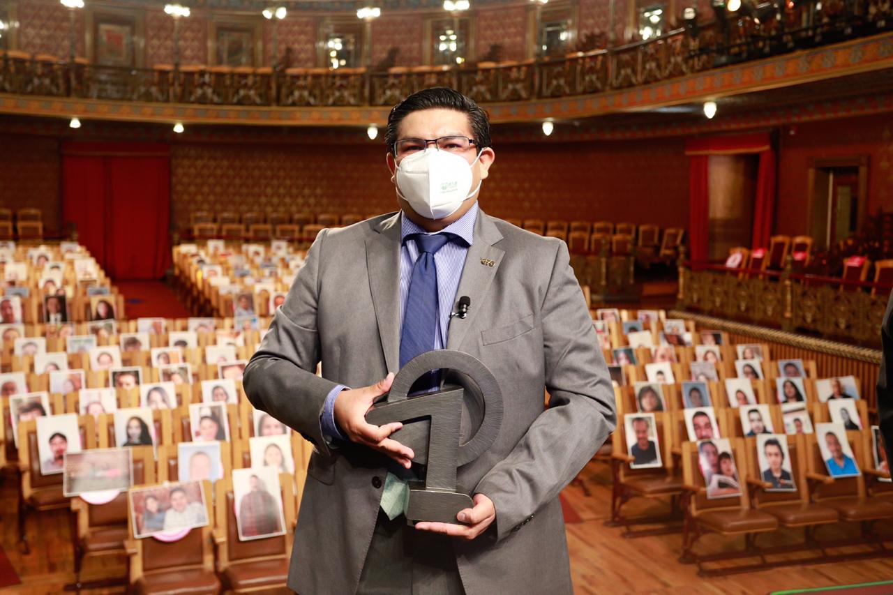 RECONOCE PRESEA CERVANTINA A PERSONAL MÉDICO DE GUANAJUATO